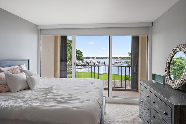 134 LAKESHORE Drive 316, North Palm Beach, FL 33408