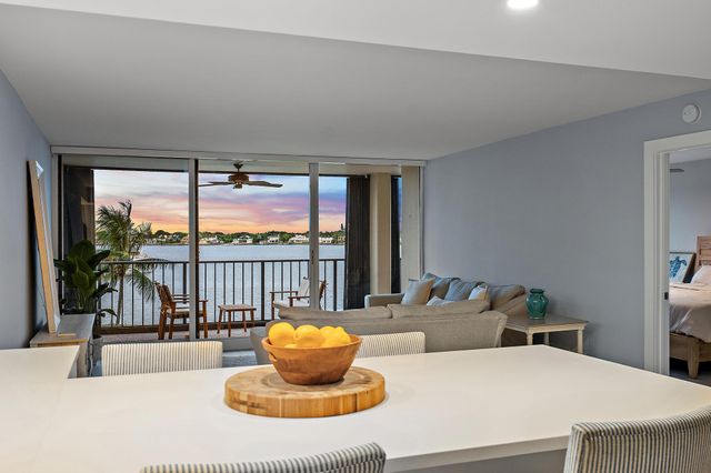 134 LAKESHORE Drive 316, North Palm Beach, FL 33408