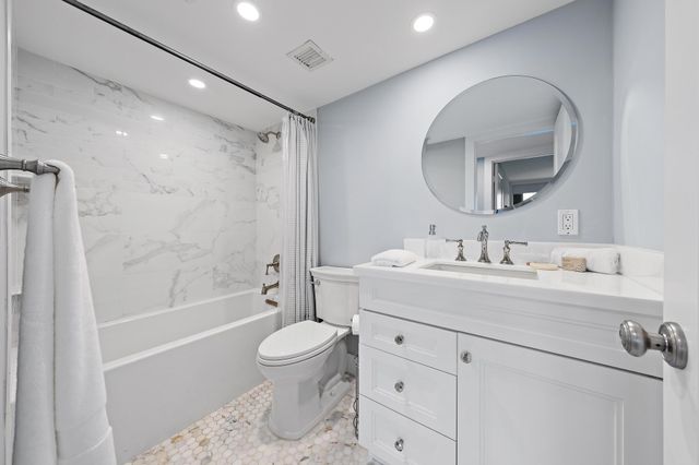 134 LAKESHORE Drive 316, North Palm Beach, FL 33408