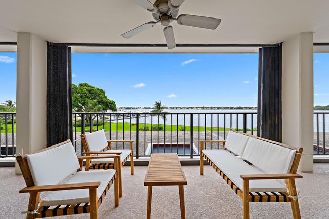 134 LAKESHORE Drive 316, North Palm Beach, FL 33408