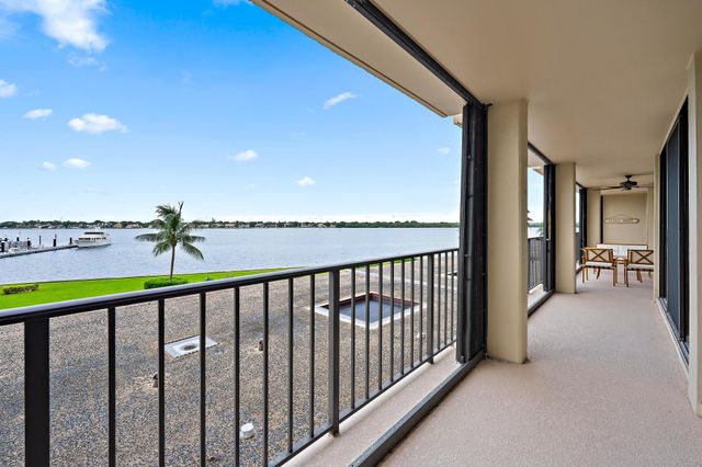 134 LAKESHORE Drive 316, North Palm Beach, FL 33408