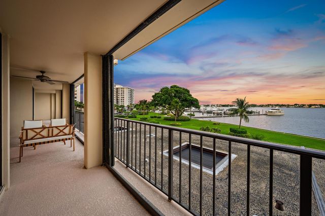 134 LAKESHORE Drive 316, North Palm Beach, FL 33408