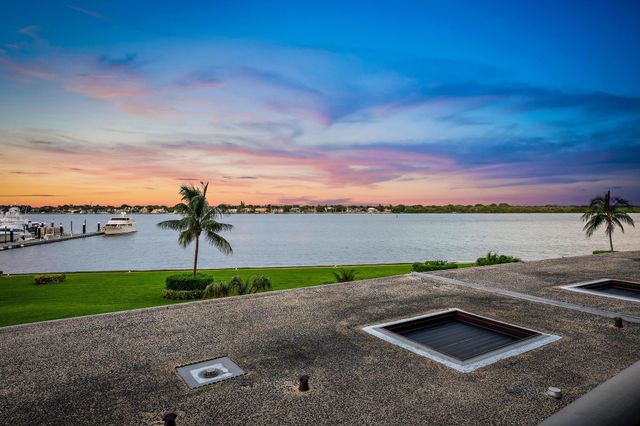 134 LAKESHORE Drive 316, North Palm Beach, FL 33408