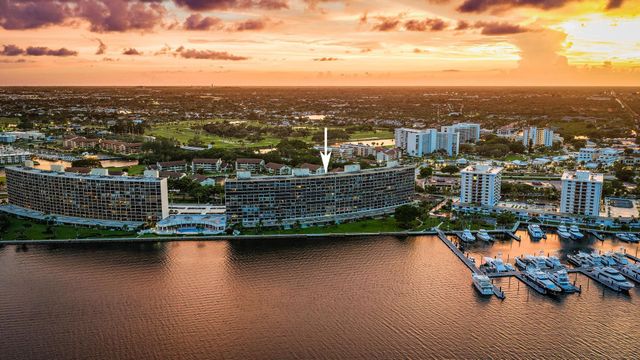 134 LAKESHORE Drive 316, North Palm Beach, FL 33408