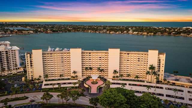 134 LAKESHORE Drive 316, North Palm Beach, FL 33408