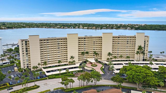 134 LAKESHORE Drive 316, North Palm Beach, FL 33408