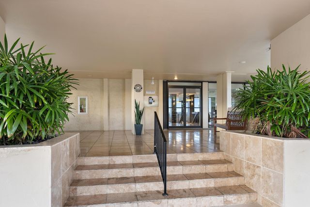 134 LAKESHORE Drive 316, North Palm Beach, FL 33408
