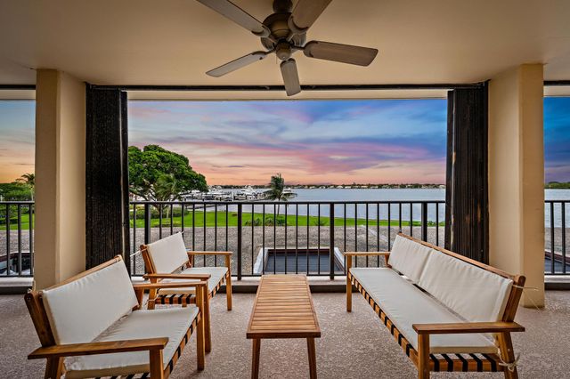 134 LAKESHORE Drive 316, North Palm Beach, FL 33408