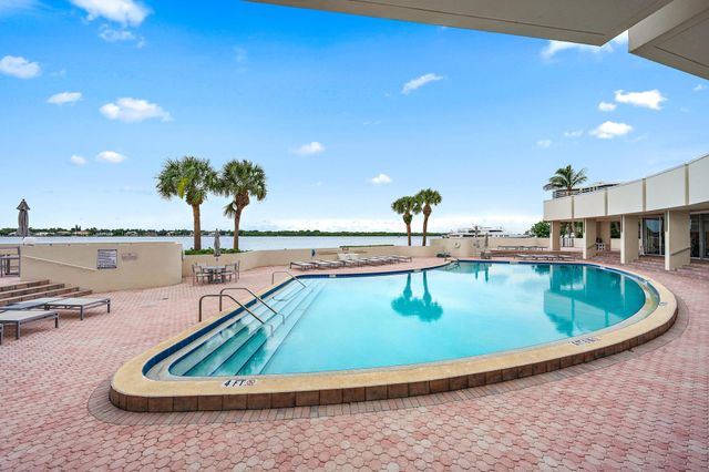 134 LAKESHORE Drive 316, North Palm Beach, FL 33408