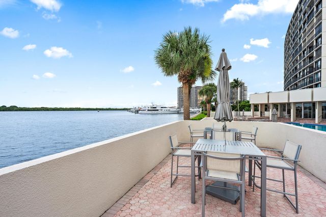 134 LAKESHORE Drive 316, North Palm Beach, FL 33408