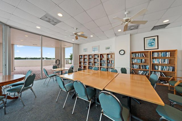 134 LAKESHORE Drive 316, North Palm Beach, FL 33408