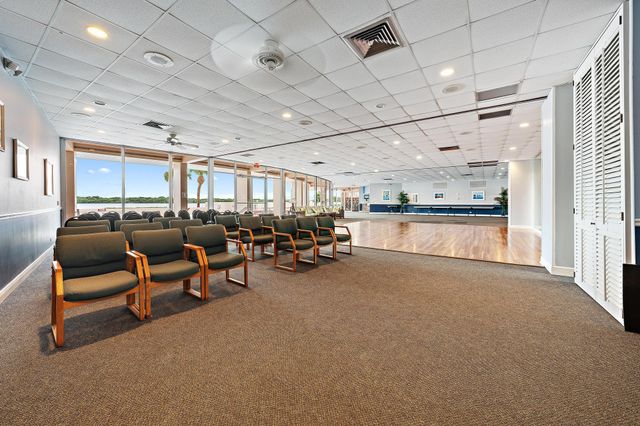 134 LAKESHORE Drive 316, North Palm Beach, FL 33408