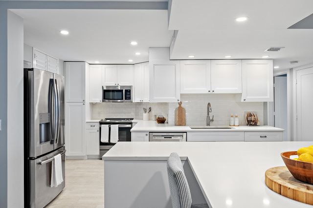134 LAKESHORE Drive 316, North Palm Beach, FL 33408