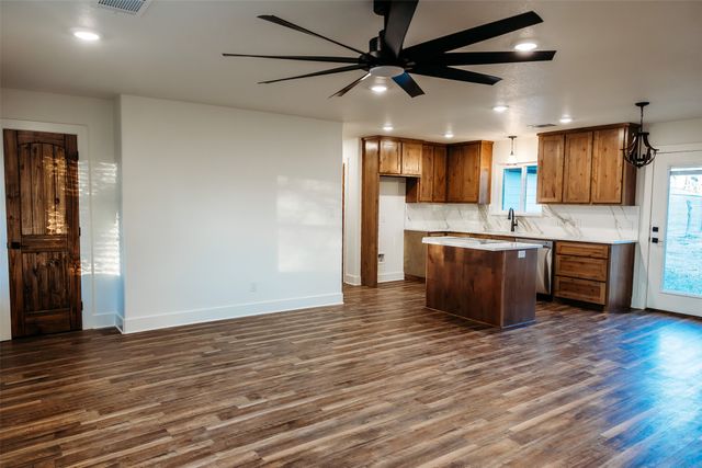 103 Main Street, Windom, TX 75492