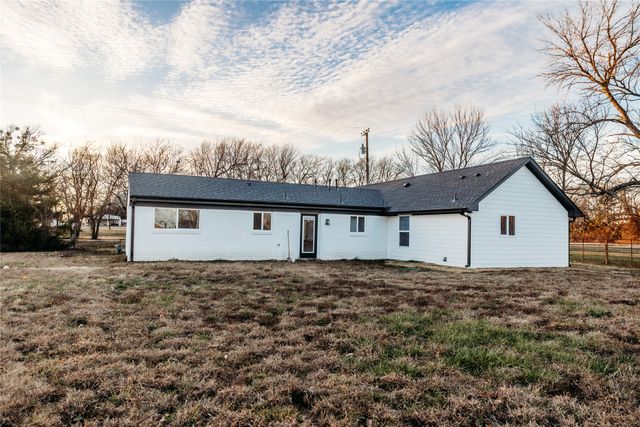 103 Main Street, Windom, TX 75492