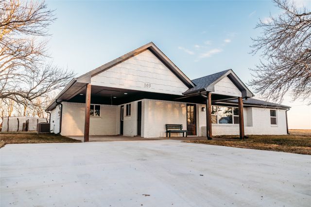 103 Main Street, Windom, TX 75492