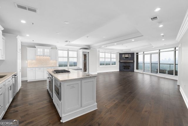 2881 Peachtree Road NE 2103, Atlanta, GA 30305