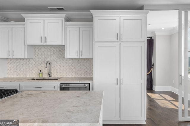 2881 Peachtree Road NE 2103, Atlanta, GA 30305