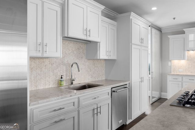 2881 Peachtree Road NE 2103, Atlanta, GA 30305