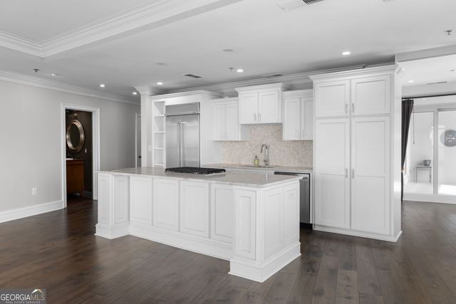 2881 Peachtree Road NE 2103, Atlanta, GA 30305
