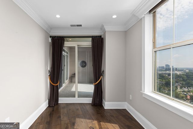 2881 Peachtree Road NE 2103, Atlanta, GA 30305