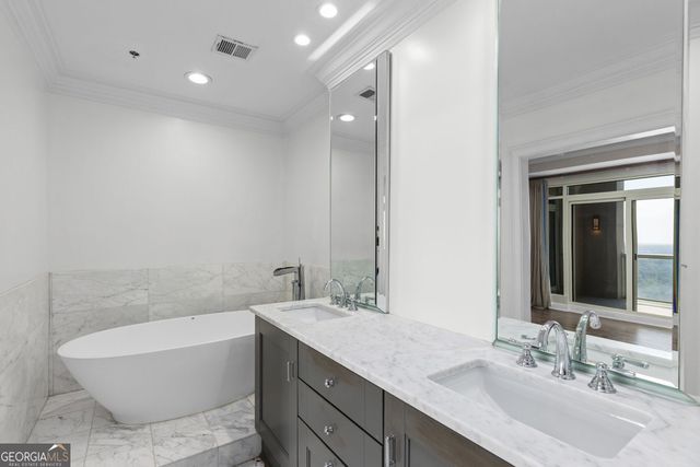 2881 Peachtree Road NE 2103, Atlanta, GA 30305