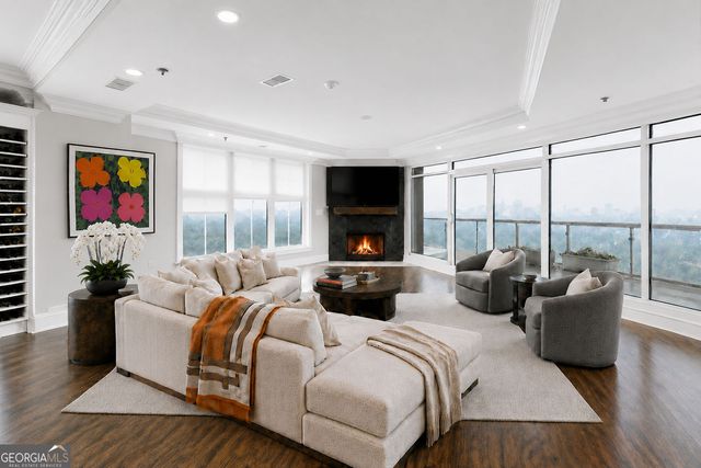 2881 Peachtree Road NE 2103, Atlanta, GA 30305