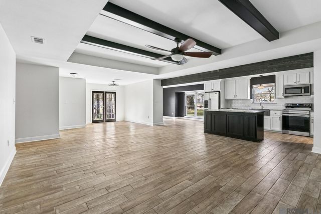 39006 Camp Dr, Prairieville, LA 70769