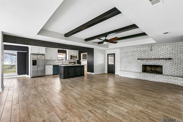 39006 Camp Dr, Prairieville, LA 70769