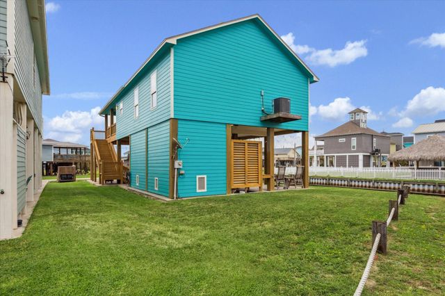 923 Tidelands Drive, Crystal Beach, TX 77650