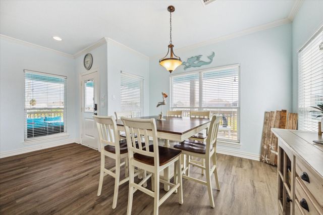 923 Tidelands Drive, Crystal Beach, TX 77650