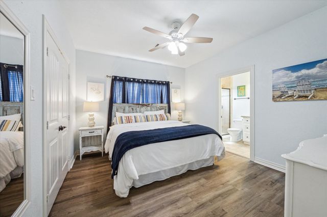 923 Tidelands Drive, Crystal Beach, TX 77650