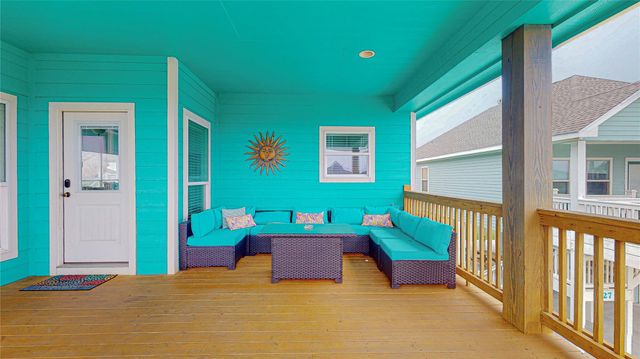 923 Tidelands Drive, Crystal Beach, TX 77650