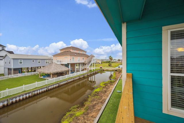 923 Tidelands Drive, Crystal Beach, TX 77650