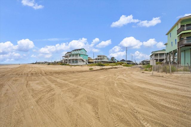 923 Tidelands Drive, Crystal Beach, TX 77650
