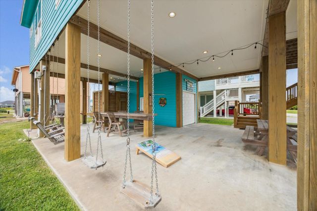 923 Tidelands Drive, Crystal Beach, TX 77650