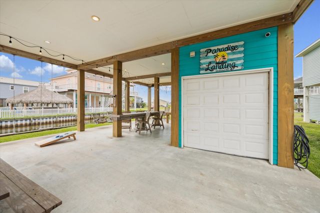 923 Tidelands Drive, Crystal Beach, TX 77650