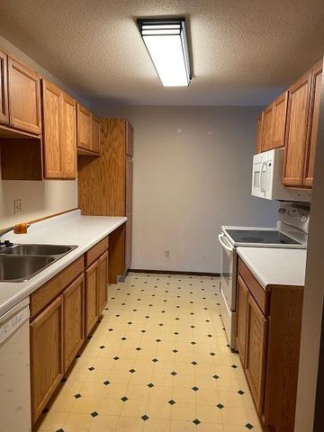 132 Demont Avenue E 221, Little Canada, MN 55117