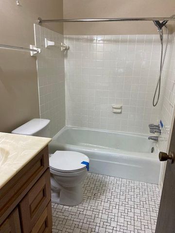 132 Demont Avenue E 221, Little Canada, MN 55117