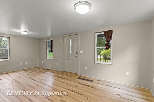537 S Woodcock Road, Midland, MI 48640