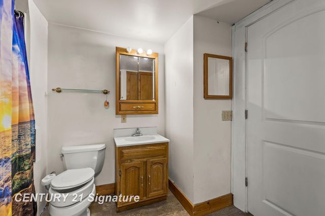 537 S Woodcock Road, Midland, MI 48640