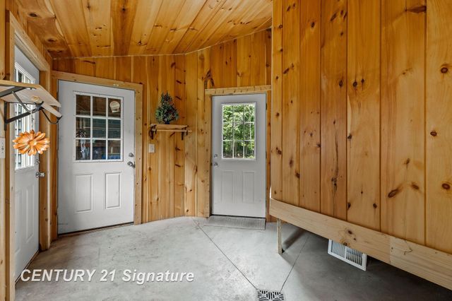 537 S Woodcock Road, Midland, MI 48640