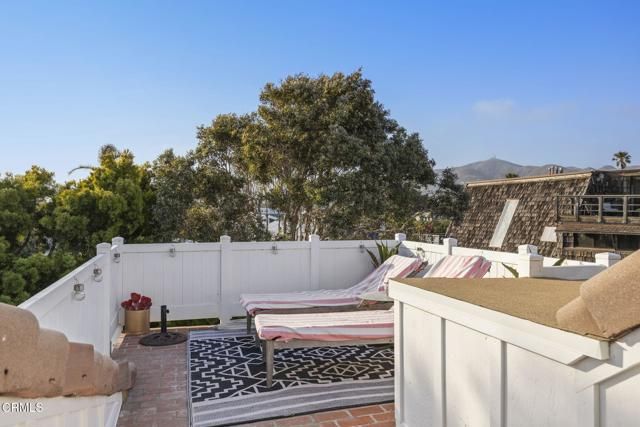 999 Waterbury Lane, Ventura, CA 93001