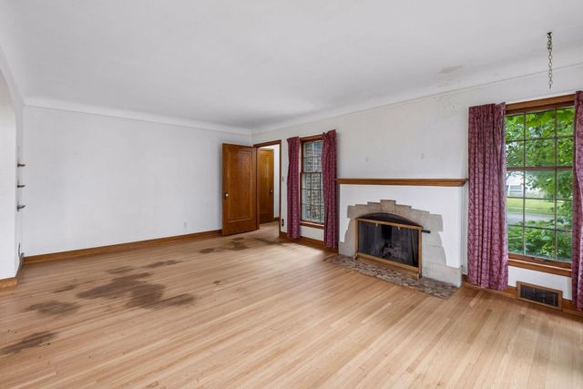 1390 Iowa Avenue W, Falcon Heights, MN 55108
