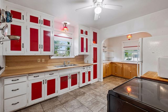 1390 Iowa Avenue W, Falcon Heights, MN 55108