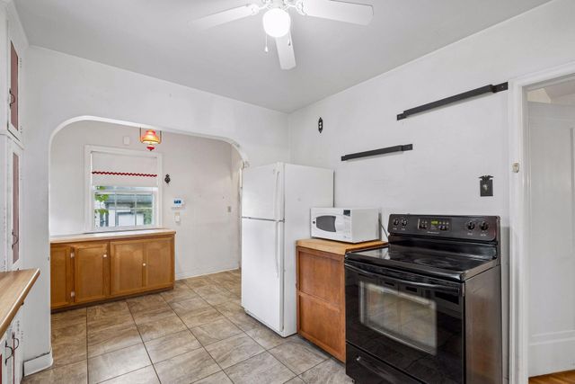 1390 Iowa Avenue W, Falcon Heights, MN 55108