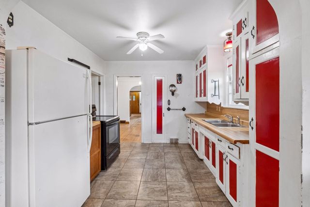 1390 Iowa Avenue W, Falcon Heights, MN 55108