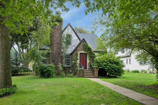 1390 Iowa Avenue W, Falcon Heights, MN 55108