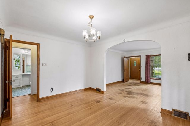 1390 Iowa Avenue W, Falcon Heights, MN 55108