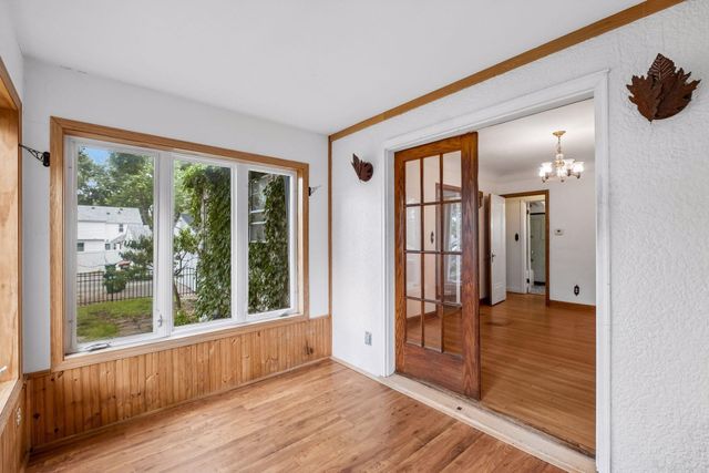 1390 Iowa Avenue W, Falcon Heights, MN 55108